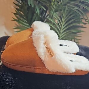 BEBE Cozy Women's Slippers in Tan and White